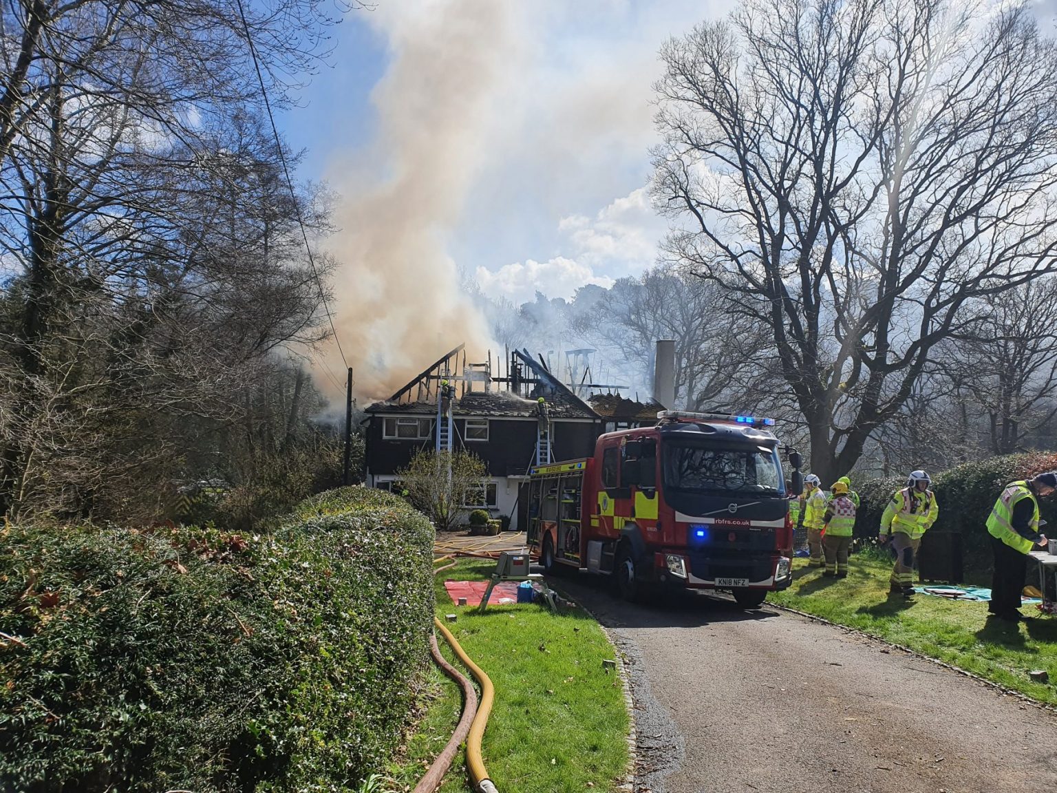 Firefighters from two services work together to tackle Hampshire house