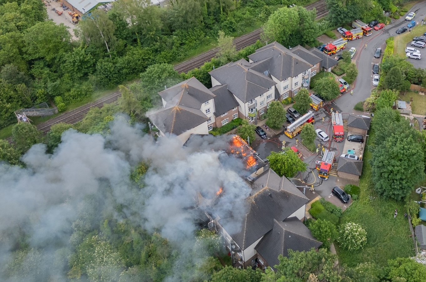 Multiple flats destroyed in Andover blaze - Hampshire & Isle of Wight ...